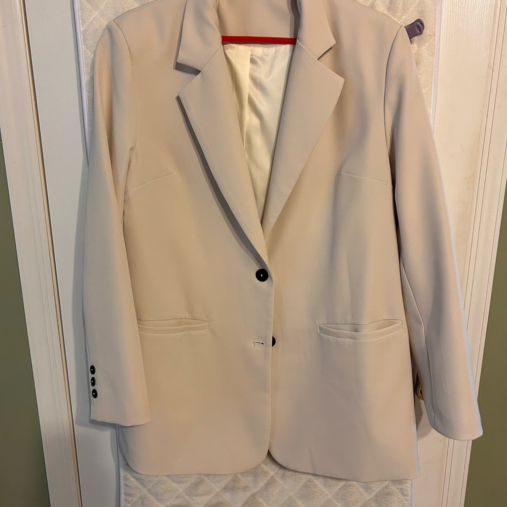 Elegant Cream Women's Blazer
